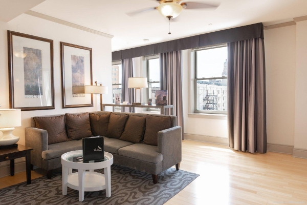 Hotel Blackhawk Autograph Collection (Davenport)
